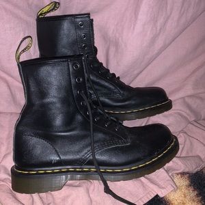 1460 Smooth Dr. Martens